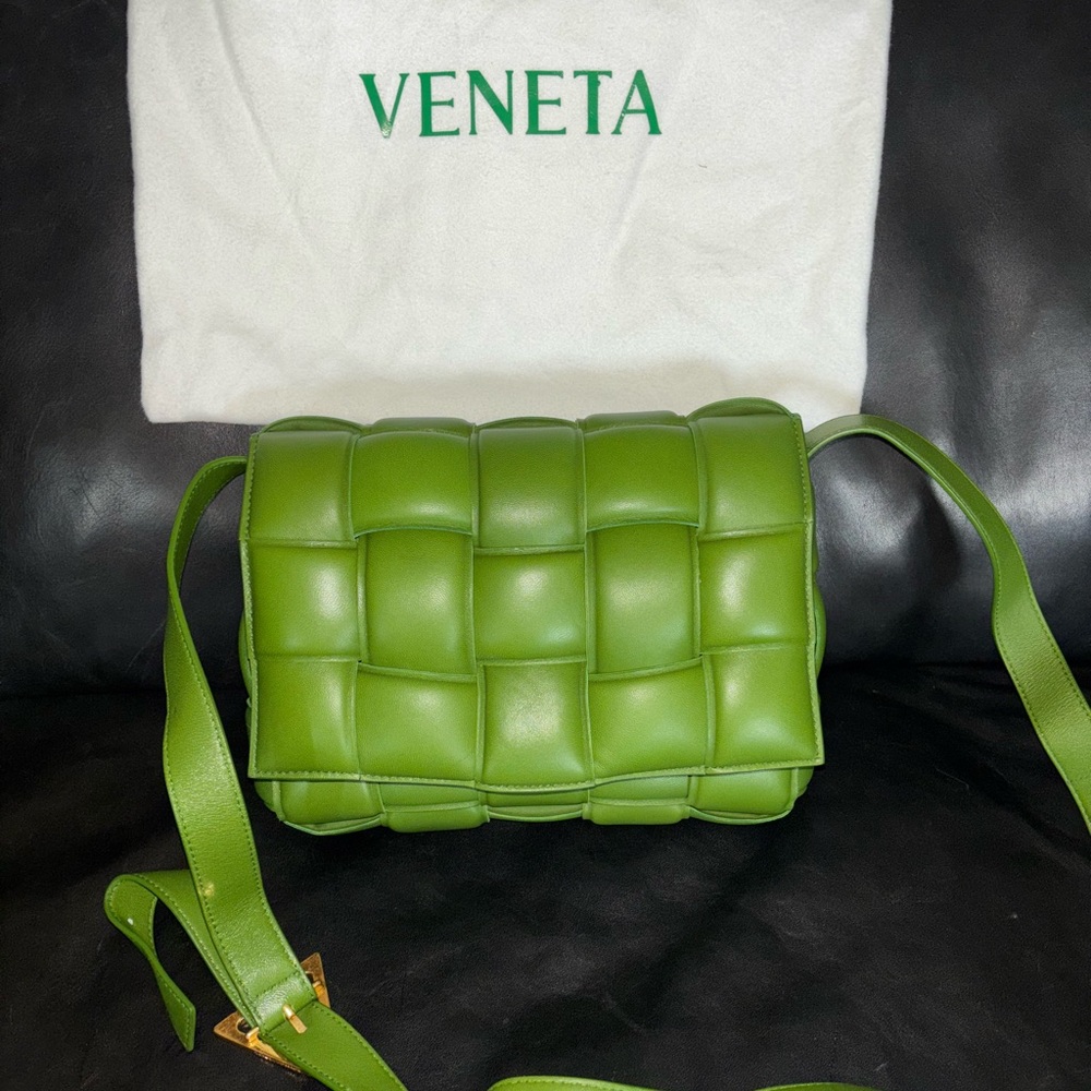 Bottega Veneta Green Cassete  Crossbody Bag. new, authentic